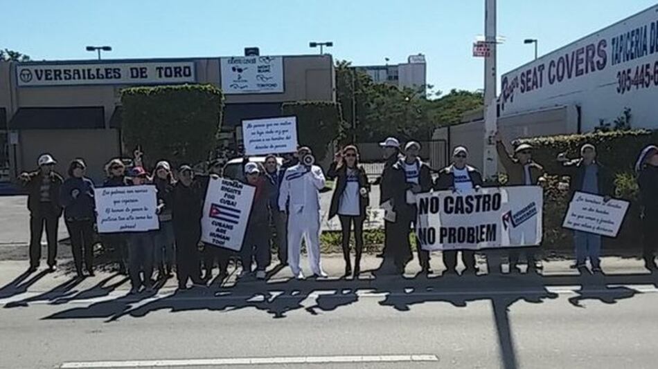 Exiliados en Miami promueven un plebiscito en Cuba