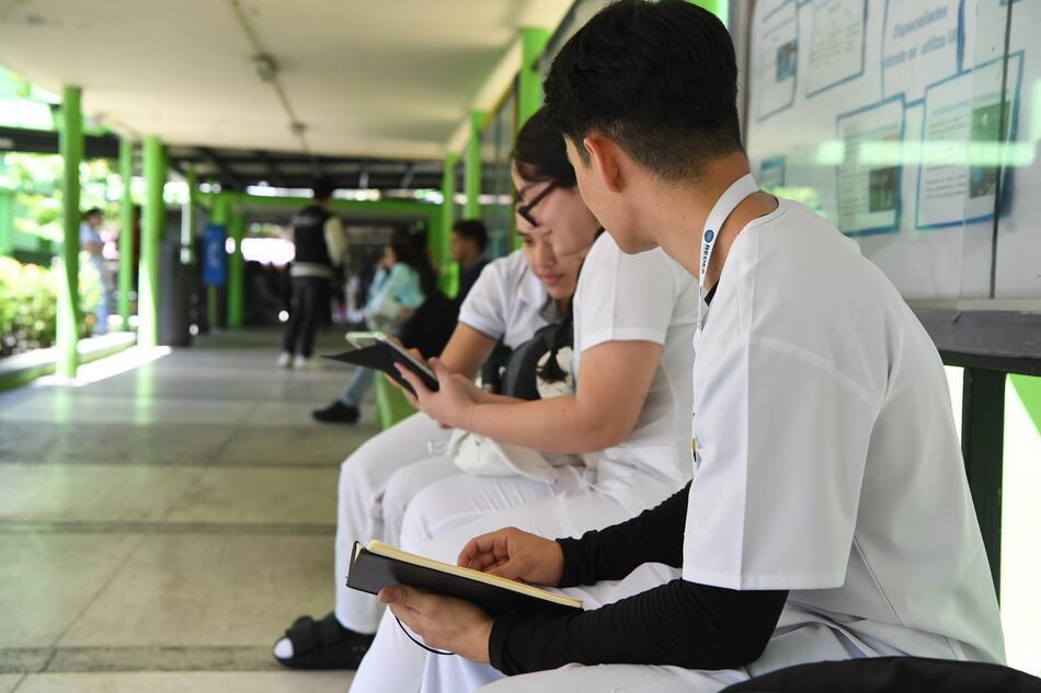 Panamá, el único país de América Latina con internado médico de dos años