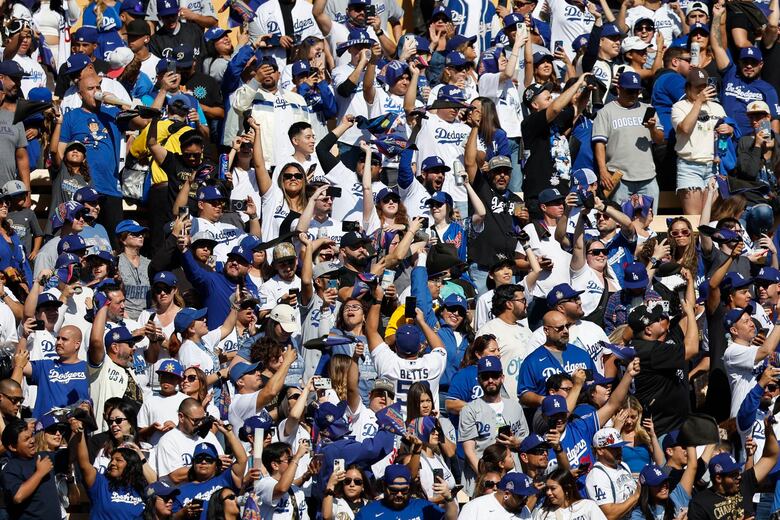 Los Dodgers paralizan la ciudad de Los Ángeles con su primer desfile en 36 años