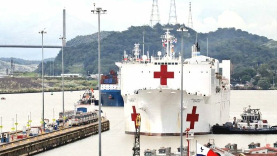 Ya está en Panamá el buque hospital USNS Comfort
