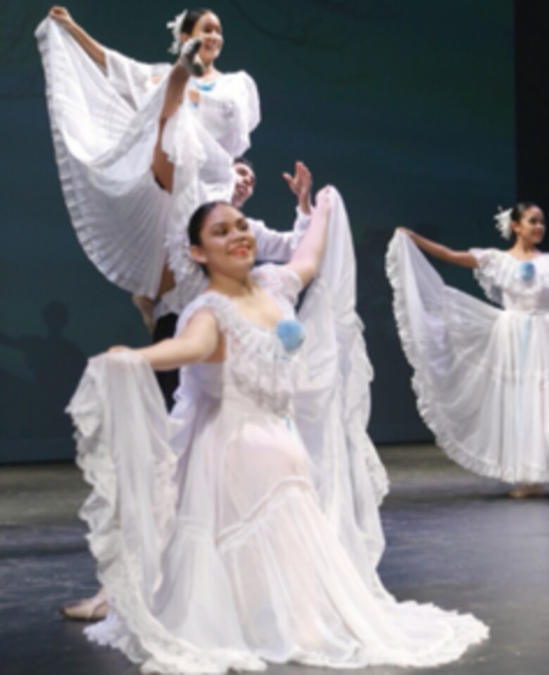 En el cumpleaños 70 de la Escuela de Danzas