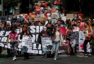 Decenas de personas protestan contra regreso de las corridas de toros a Ciudad de México