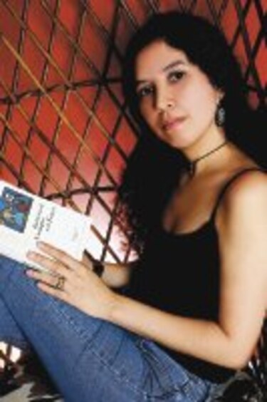 Lucy Chau, poeta