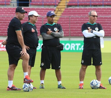 Bolillo Gómez define equipo para enfrentar a Jamaica