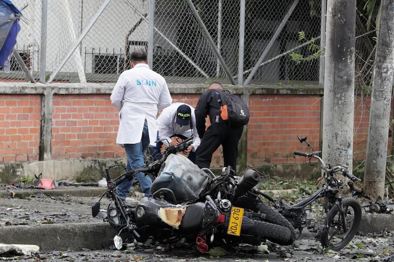 Al menos cinco fallecidos y 36 heridos por explosión de bombas en Colombia