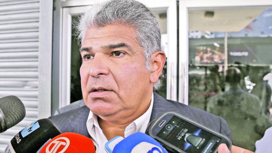 Exministro se saltó aval del Gabinete