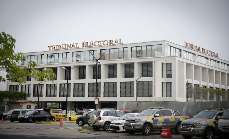 Betserai Richards presenta sus argumentos en el proceso que busca tumbar su candidatura