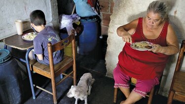 Voraz inflación arrastra a la economía venezolana
