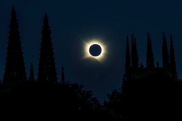 El eclipse de Sol empieza a ser visible en España