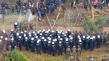 Centenares de migrantes en fronteras de la UE provocan tensión entre Bielorrusia, Polonia y Rusia