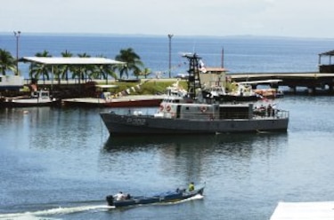 Abren base naval en el Caribe