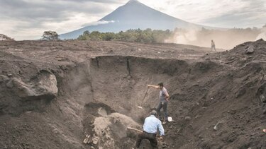 Dan por terminada búsqueda de víctimas de erupción volcánica en Guatemala