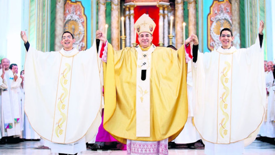 Los gemelos sacerdotes