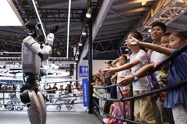 Lo que la exitosa salida a bolsa de la mayor empresa de robots humanoides del mundo revela sobre el liderazgo tecnológico de China