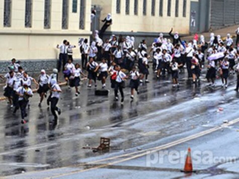 Molinar: Alumnos del IN son azuzados por adultos