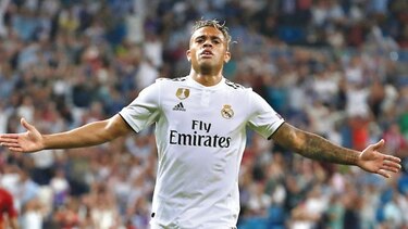 Real Madrid golea en su debut y el City cae como local