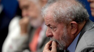 Lula hace caso omiso del plazo para entregarse a la justicia