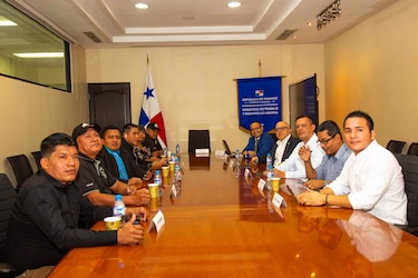 Tras nueve meses de negociación, sindicato bananero y Chiquita Panamá firman nuevo acuerdo