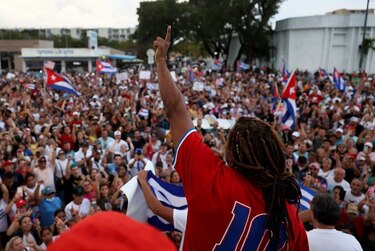 Cólera estalla en Cuba, convocan a revolucionarios al combate; Washington hace advertencia