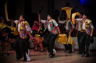 Danzas folclóricas de regiones del Perú se internan en Albrook Mall