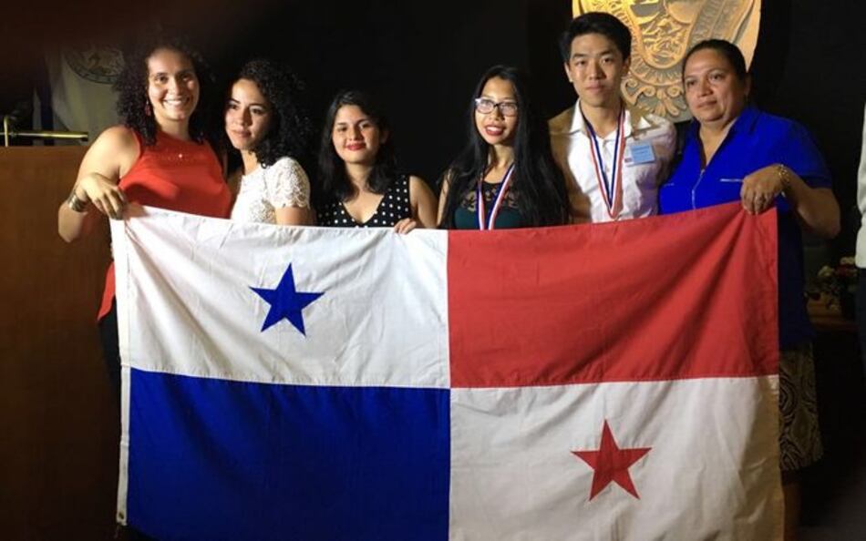 Panamá gana dos medallas de bronce en la olimpiada de química