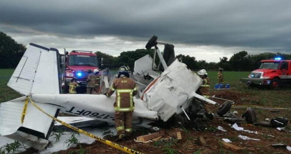Dos personas muertas y una herida tras precipitarse una avioneta en Guararé