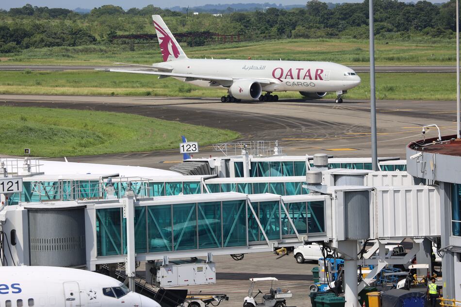 Transporte mundial de carga aérea crece a dos dígitos en febrero