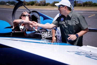 La piloto estadounidense Melissa Burns llega a Guararé para el Festival Aéreo 2026