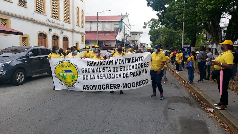Siguen protestas y cierres de vías en la provincia de Colón, se registran enfrentamientos en Sabanitas