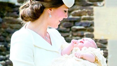 Bautizan a Carlota con el recuerdo de Diana de Gales