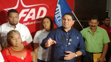 Saúl Méndez oficializa su precandidatura presidencial por el FAD