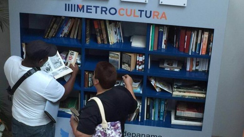 Inauguran la primera BiblioMetro en estación del Metro