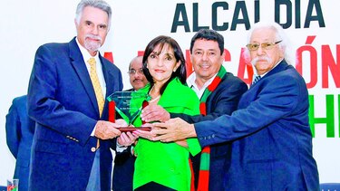 Entrega de Galardón al Liderazgo Educativo