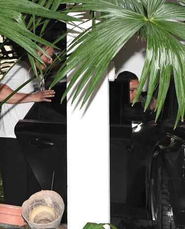 Saúl Méndez sale de la embajada de Bolivia rumbo a ese país tras concedérsele asilo y salvoconducto