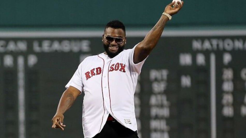 Big Papi Ortiz reaparece en Boston y lanza la primera bola en partido contra Yankees