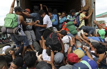 Se agota paciencia de migrantes que viajan hacia Estados Unidos