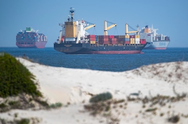 La navegación en el canal de Suez se reduce un 30% en enero por la crisis del mar Rojo