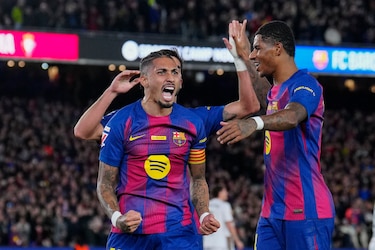 Un doblete de Raphinha hace más líder al Barça