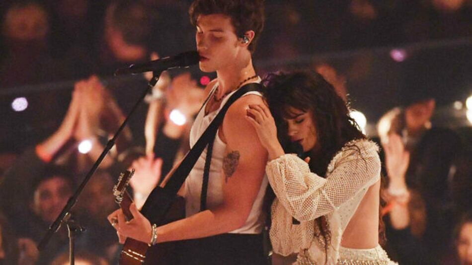 El beso de Shawn Mendes y Camila Cabello que tiene 'histéricos' a sus seguidores