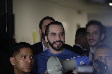 Jornada electoral en El Salvador: abren centros de votación con Bukele como gran favorito