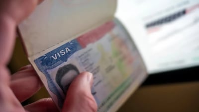 Estados Unidos hace permanente programa de fianzas migratorias de hasta $20 mil para visas de turismo y negocios