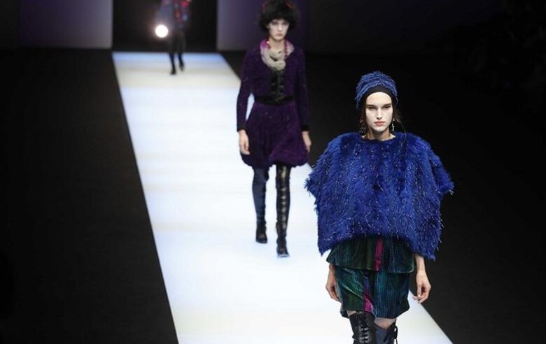 Contra la moda del espectáculo, Giorgio Armani aporta su clasicismo