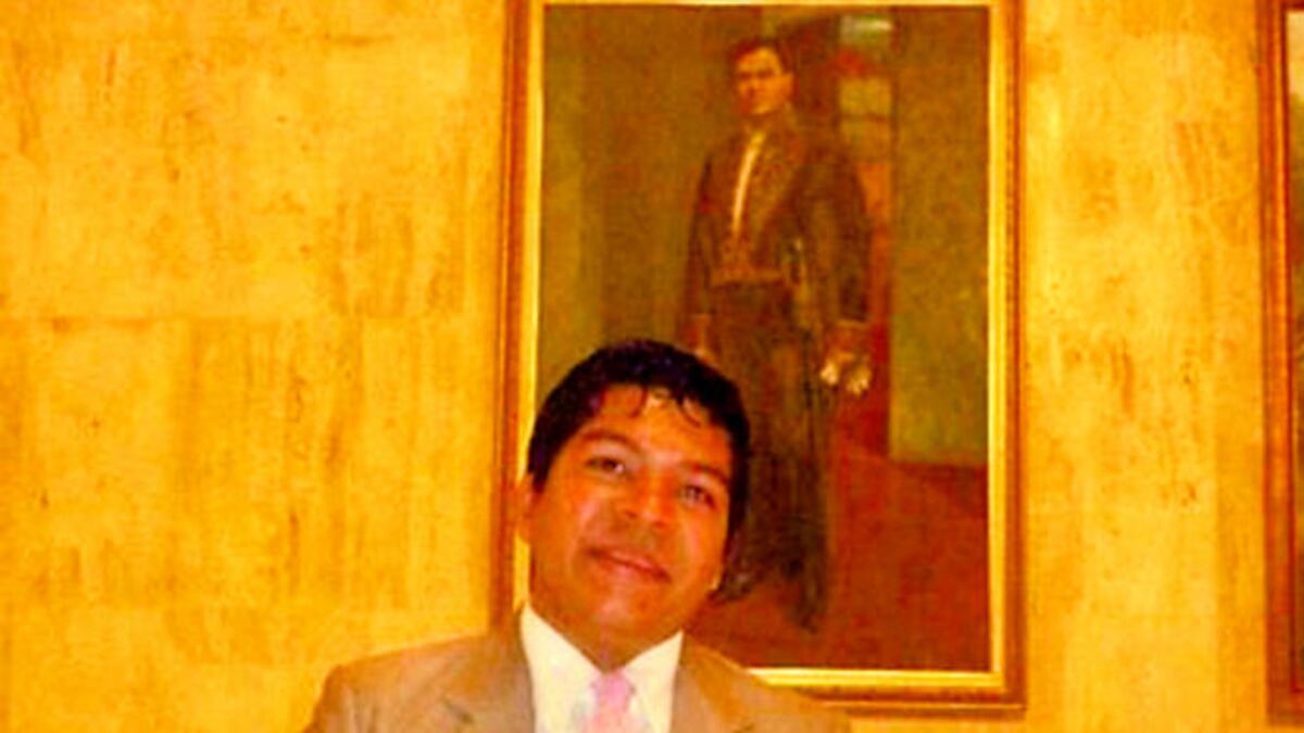 Alvarado recibe el premio en Nicaragua (1); Casa donde nació el poeta Rubén Darío en Ciudad Darío (2); Alvarado visita tumba de Rubén Darío en León, ciudad de Nicaragua (3); Alvarado,
