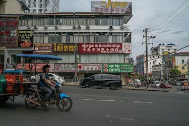 Los pasajeros de un crucero de lujo quedan varados en Camboya por el aumento del precio del combustible