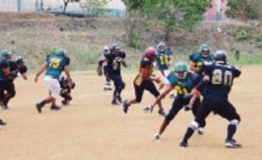 Saints se mantienen al frente en football nacional