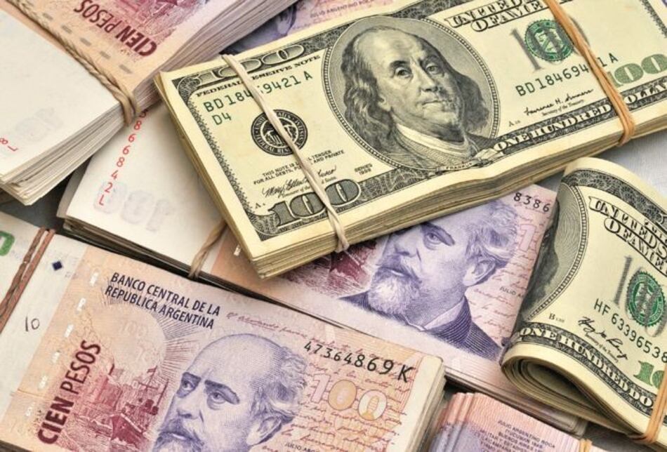 Argentina sube tasa de interés y baja meta de déficit