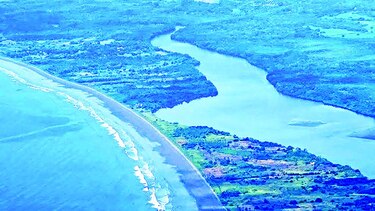 Erosión, a punto de dividir parte de Isla Cañas