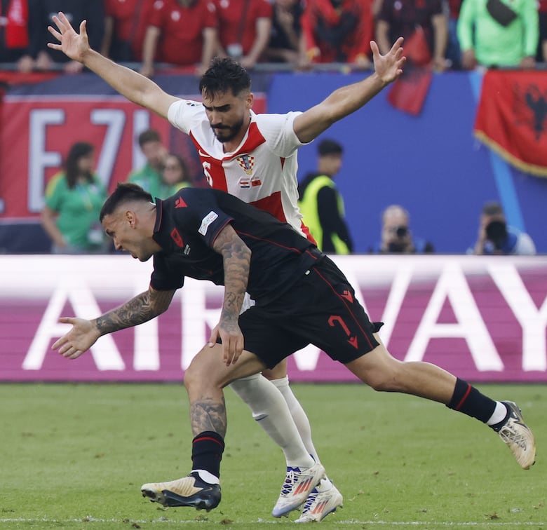 Albania le borra la sonrisa a Croacia en el último suspiro