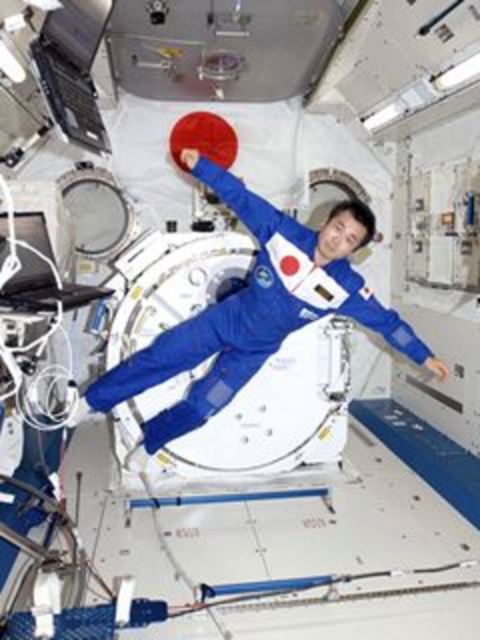 Transbordador espacial Endeavour llega a estación espacial