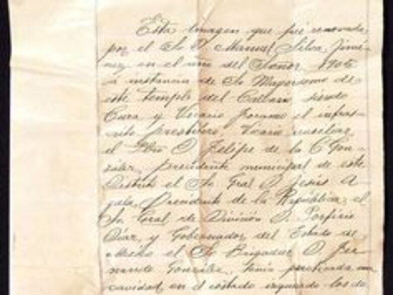 Hallan documentos del siglo XVIII dentro de escultura de Cristo en México